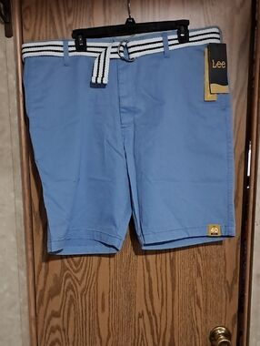Lee Men's Sky Blue Flat Front Sz40 Shorts with Striped Belt